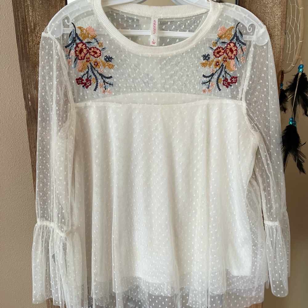 Floral embroidered lace top.